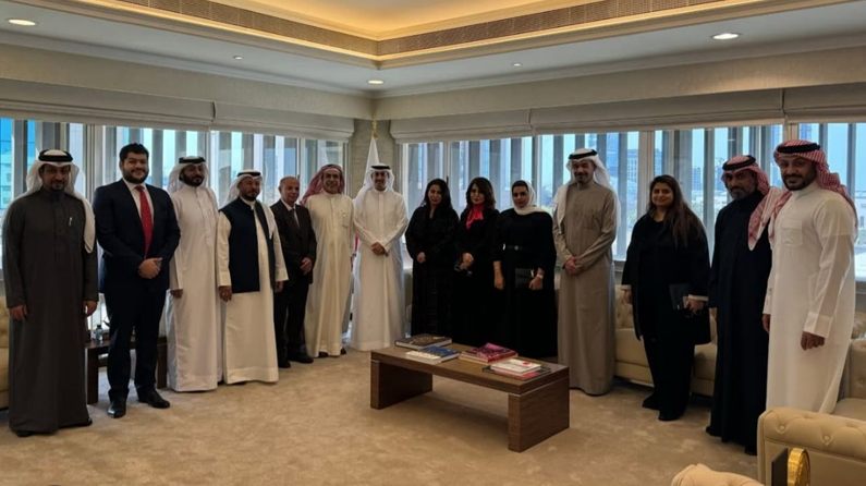 سعادة وزير العدل والشؤون الإسلامية والأوقاف يستقبل رئيس وأعضاء مجلس الإدارة الجديد لجمعية المحامين البحرينية بمناسبة انتخابهم