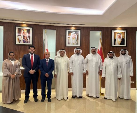 سعادة وزير الصناعة والتجارة يستقبل رئيس وأعضاء مجلس إدارة جمعية المحامين البحرينية بمناسبة انتخابهم