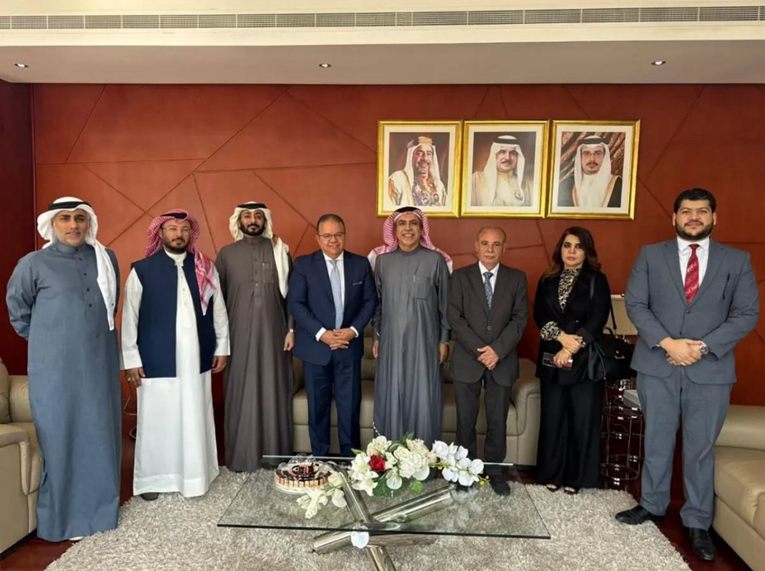 سعادة رئيس معهد الدراسات القضائية والقانونية يستقبل رئيس وأعضاء مجلس إدارة جمعية المحامين البحرينية بمناسبة انتخابهم