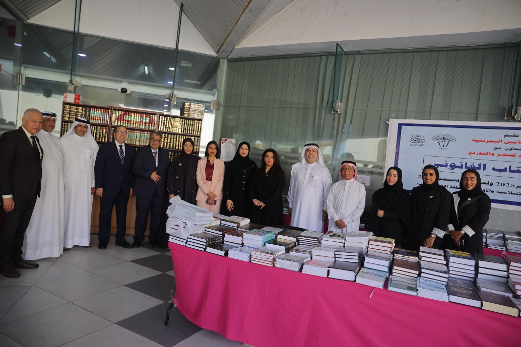 ‏زيارة وكيل وزارة العدل والشؤون الإسلامية والأوقاف ‏لمعرض الكتاب القانوني الذي تنظمه جمعية المحامين البحرينية ‏بالتعاون مع دار محمود للنشر من جمهورية مصر العربية